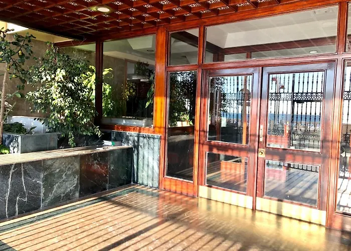 Gatu Villa Bani Con Terraza Y Vista Frontal Al Mar, Preferente Mayores De 25 Anos Y Familias
