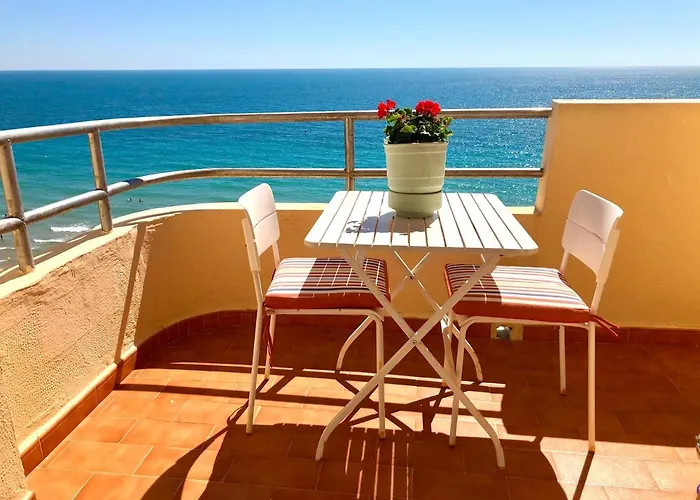 Gatu Villa Bani Con Terraza Y Vista Frontal Al Mar, Preferente Mayores De 25 Anos Y Familias