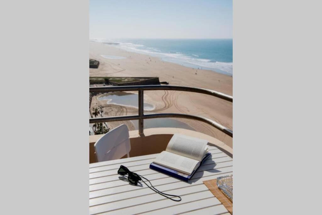 Gatu Bani Con Terraza Y Vista Frontal Al Mar, Preferente Mayores De 25 Anos Y Familias Cadiz