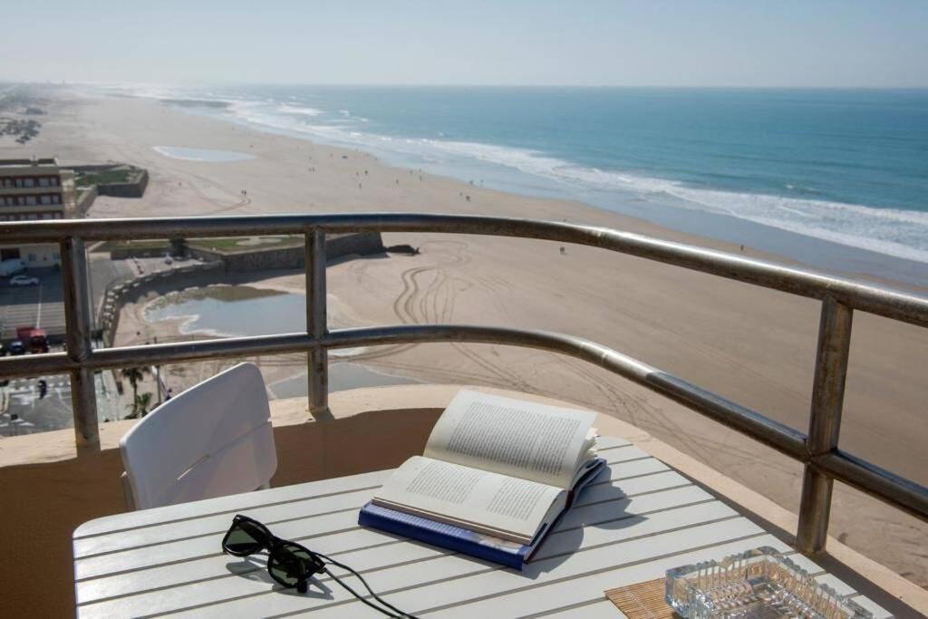 Gatu Bani Con Terraza Y Vista Frontal Al Mar, Preferente Mayores De 25 Anos Y Familias