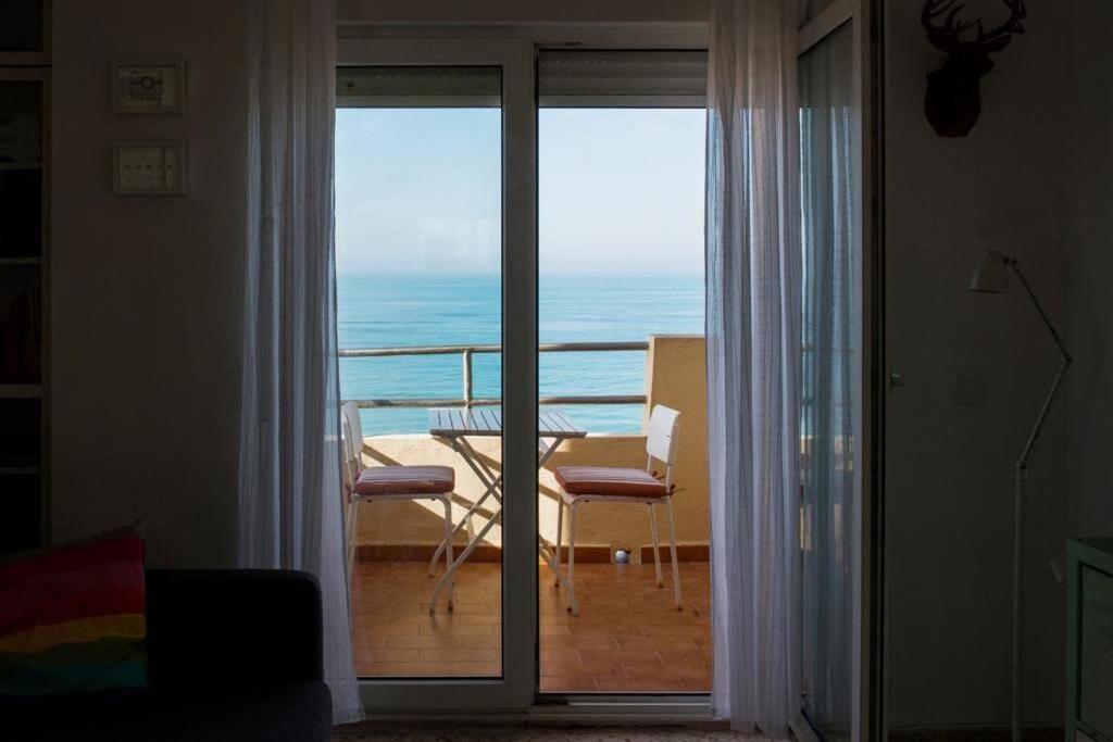Gatu Bani Con Terraza Y Vista Frontal Al Mar, Preferente Mayores De 25 Anos Y Familias *