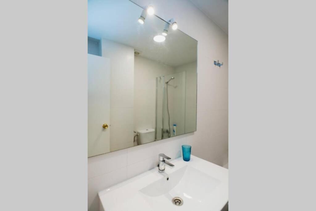 Gatu Bani Con Terraza Y Vista Frontal Al Mar, Preferente Mayores De 25 Anos Y Familias Cadiz