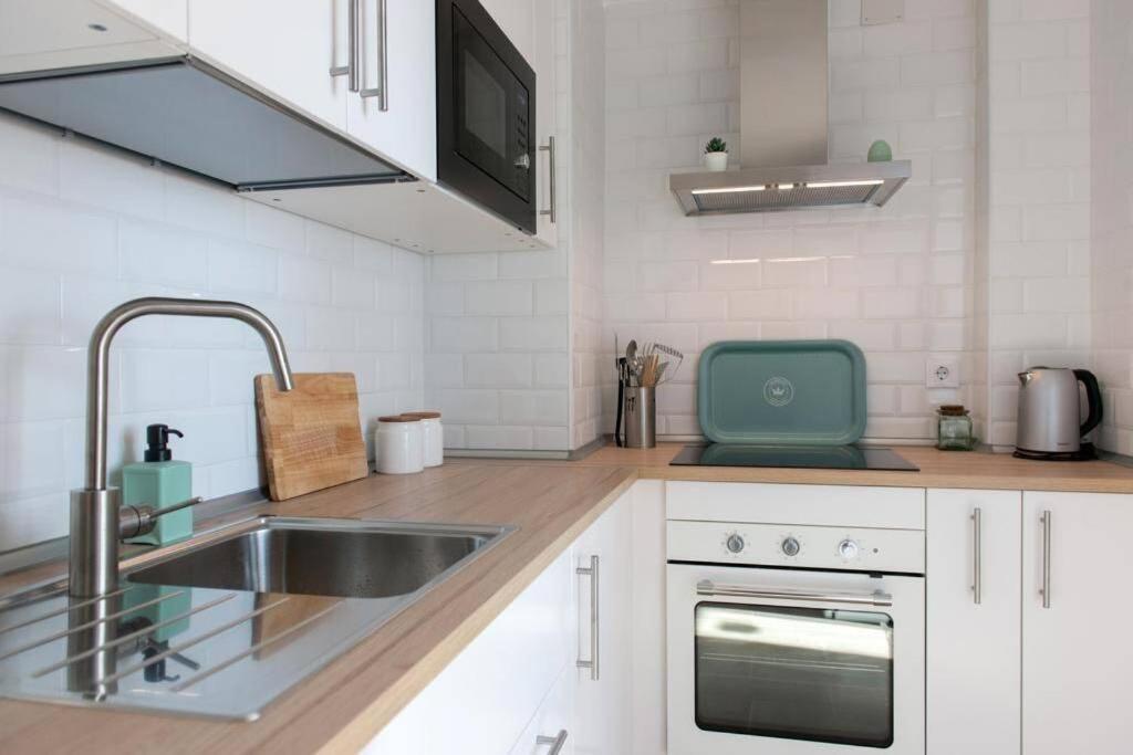 Gatu Bani Con Terraza Y Vista Frontal Al Mar, Preferente Mayores De 25 Anos Y Familias * Cadiz