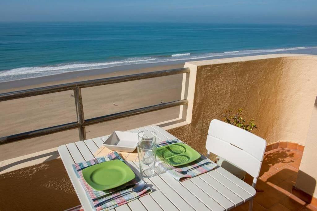 Gatu Bani Con Terraza Y Vista Frontal Al Mar, Preferente Mayores De 25 Anos Y Familias * Cadiz