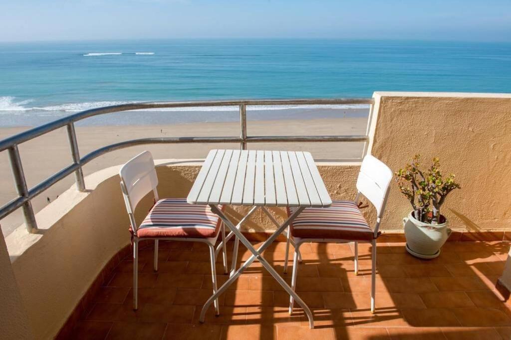 Gatu Bani Con Terraza Y Vista Frontal Al Mar, Preferente Mayores De 25 Anos Y Familias Cadiz