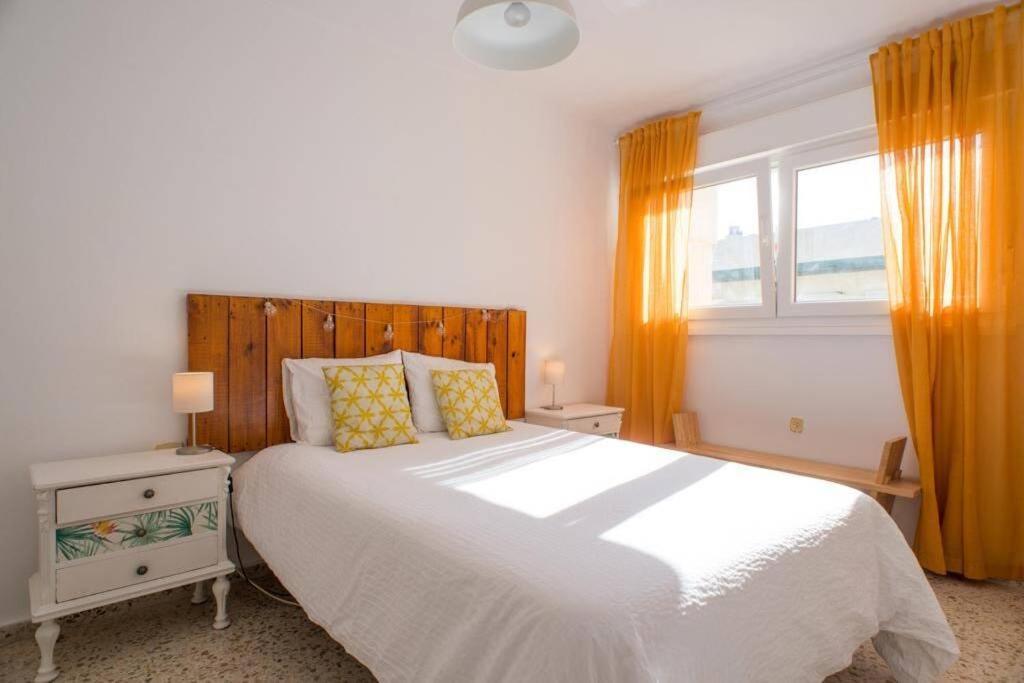 Gatu Bani Con Terraza Y Vista Frontal Al Mar, Preferente Mayores De 25 Anos Y Familias * Cadiz