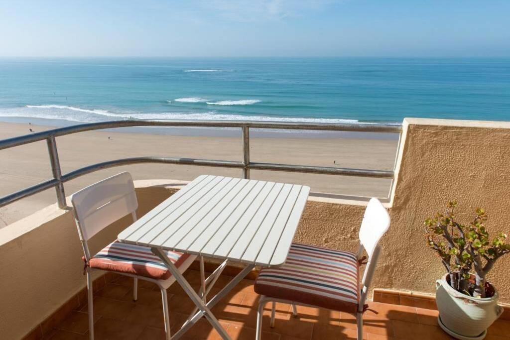 Gatu Bani Con Terraza Y Vista Frontal Al Mar, Preferente Mayores De 25 Anos Y Familias Apartment Cadiz