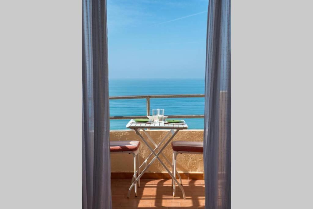 Gatu Bani Con Terraza Y Vista Frontal Al Mar, Preferente Mayores De 25 Anos Y Familias Cadiz