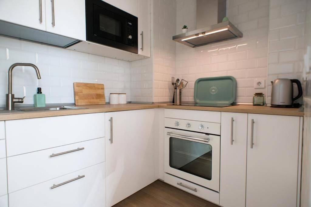 Gatu Bani Con Terraza Y Vista Frontal Al Mar, Preferente Mayores De 25 Anos Y Familias Apartment *