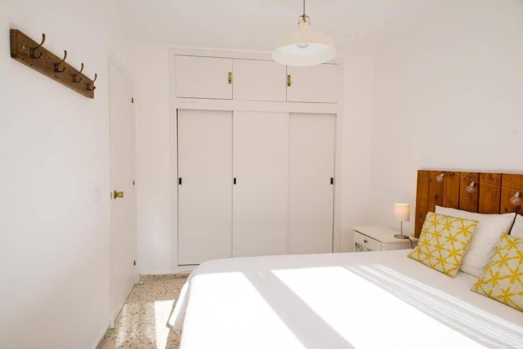 Gatu Bani Con Terraza Y Vista Frontal Al Mar, Preferente Mayores De 25 Anos Y Familias Apartment Cadiz