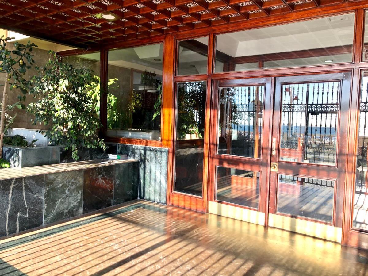 Apartment Gatu Bani Con Terraza Y Vista Frontal Al Mar, Preferente Mayores De 25 Anos Y Familias Cadiz