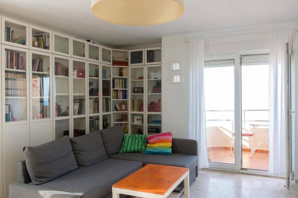 Gatu Bani Con Terraza Y Vista Frontal Al Mar Apartamento